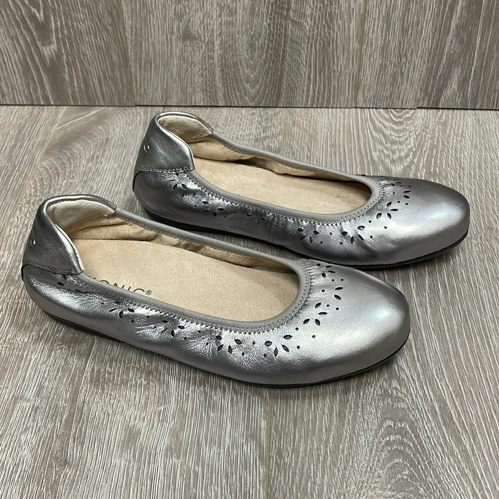 NWOT Vionic Geneva Metallic Pewter Perforated Leather Ballet Flats 6